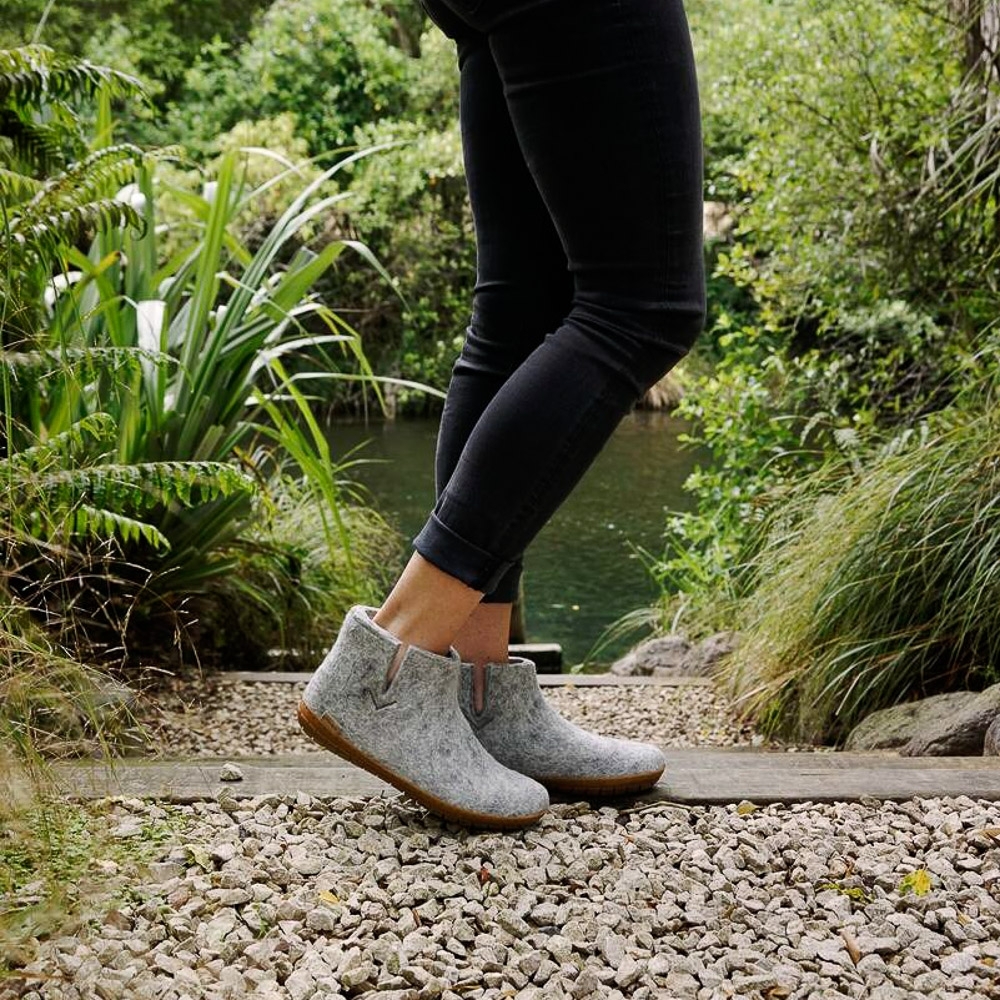 Mit der Outdoor-Sohle ist ein steiniger Untergrund 437595843_1172716830528304_9045742277020533062_n