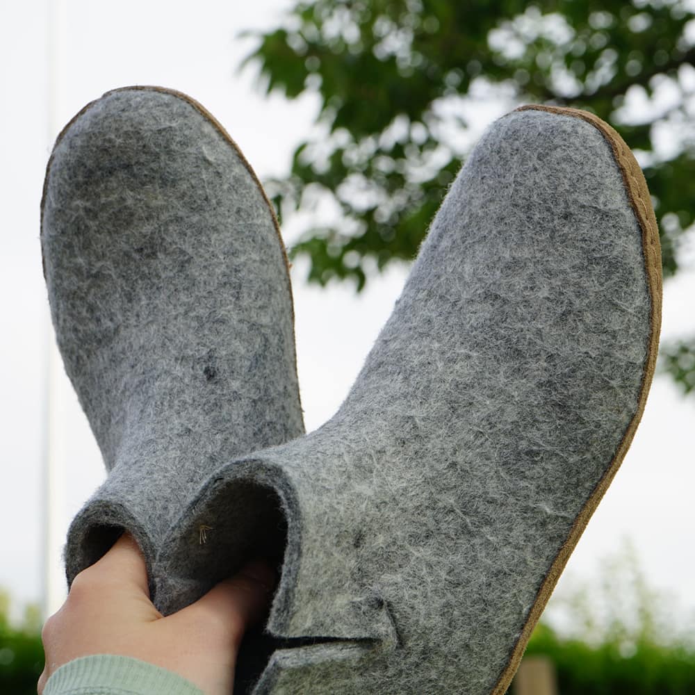 Hausbootie mit Leder-Sohle.